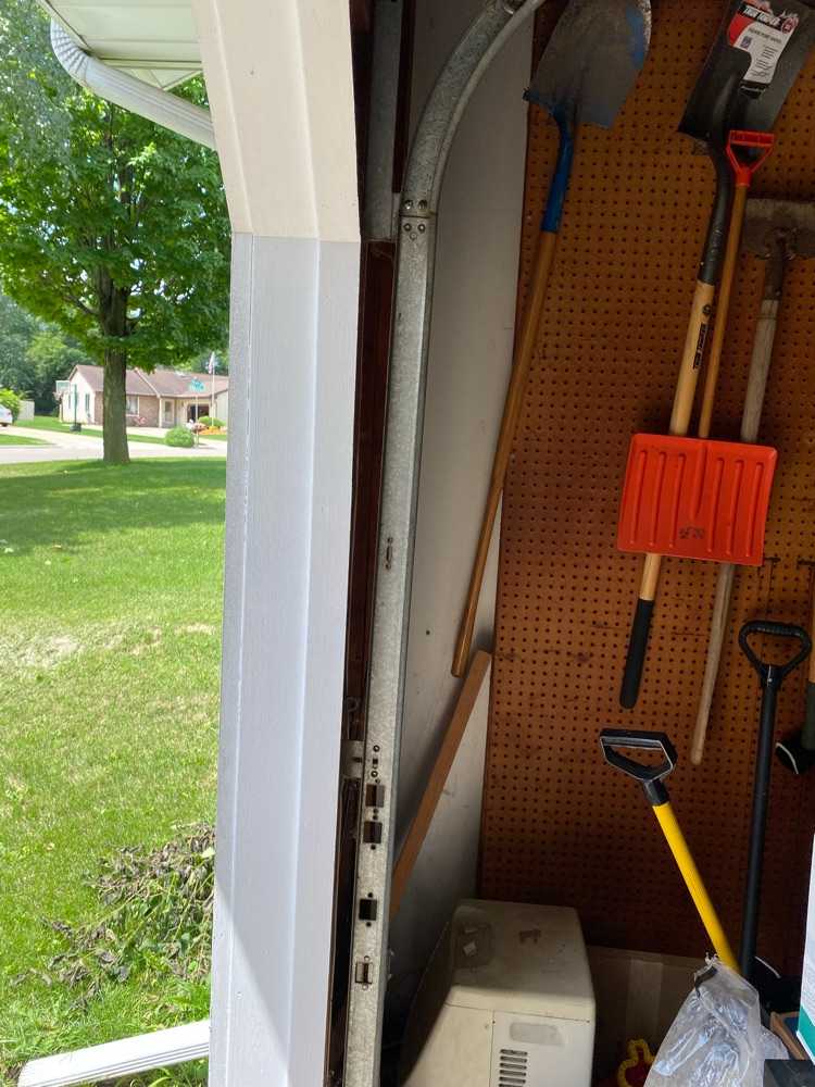 Garage Door Maintenance Garage Door Repair Garage Door Servi Garage Door Maintenance Davenport, IA